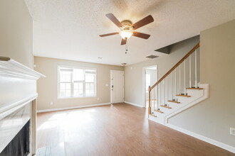 11081 Knotty Pine Pl in Hampton, GA - Building Photo - Building Photo