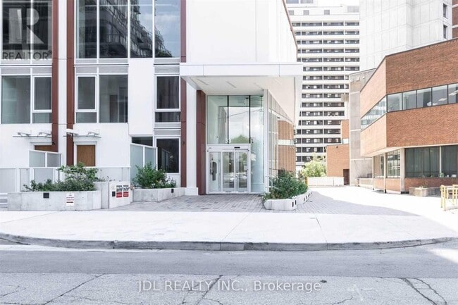 33 Helendale Ave in Toronto, ON - Building Photo - Building Photo