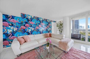 1717 N Bayshore Dr in Miami, FL - Building Photo