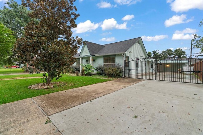 6426 Pinehurst Dr in Houston, TX - Building Photo - Building Photo