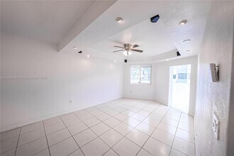 1701 NE Miami Gardens Dr in North Miami Beach, FL - Foto de edificio - Building Photo