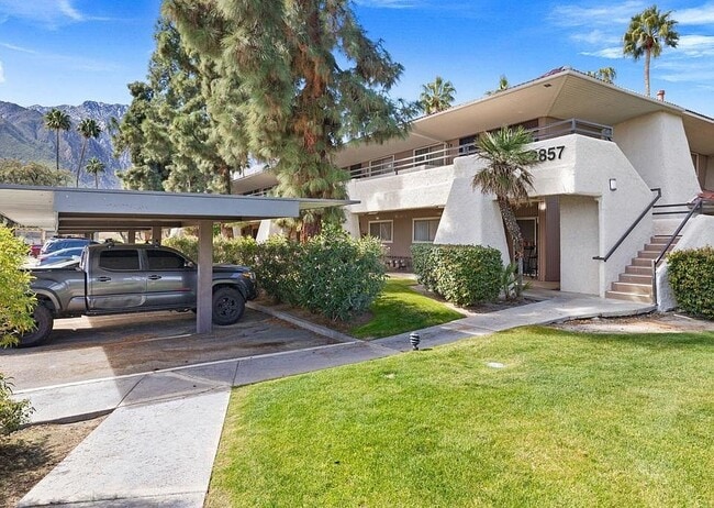 2857 N Los Felices Rd in Palm Springs, CA - Building Photo - Building Photo