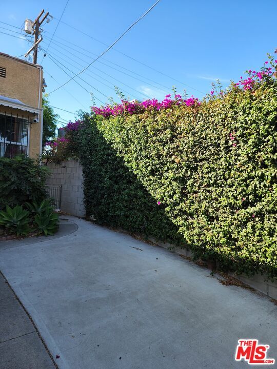 5825 Venice Blvd. in Los Angeles, CA - Building Photo - Building Photo