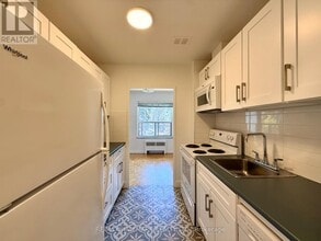 30 Upper Canada Dr in Toronto, ON - Building Photo - Building Photo