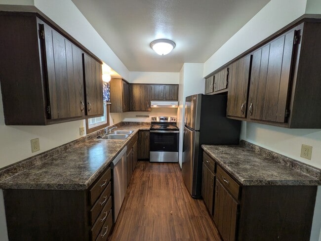 5305-5307 Trafalger Pl