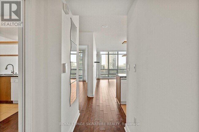 3 Navy Wharf Ct in Toronto, ON - Building Photo - Building Photo