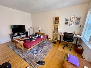 2518 N Lake Dr. in Milwaukee, WI - Building Photo - Interior Photo