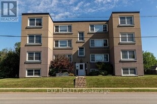 143 Westchester Crescent in St Catharines, ON - Building Photo
