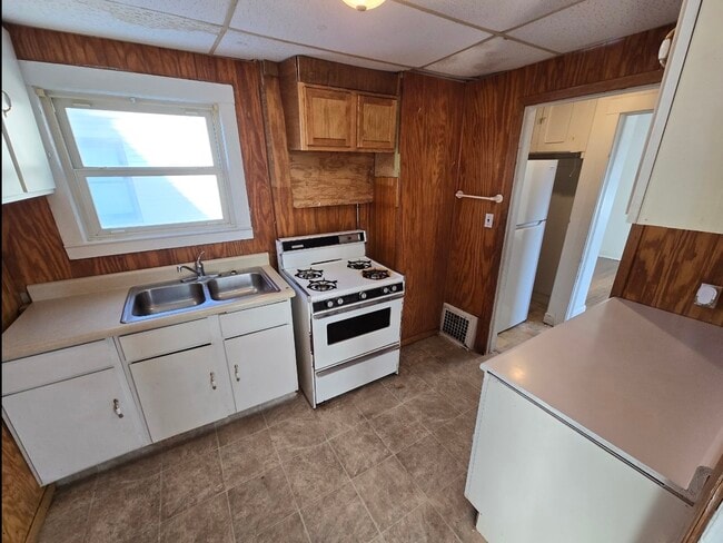 3905 18th Ave in Rock Island, IL - Building Photo - Building Photo