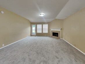 152 E Kirnwood Dr in Dallas, TX - Foto de edificio - Building Photo