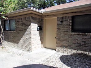 106 Priddy Ln-Unit -A in Fort Worth, TX - Building Photo - Building Photo