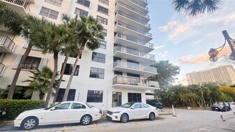 18151 NE 31st Ct in Aventura, FL - Building Photo