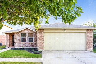 1732 Rialto Way in Justin, TX - Building Photo