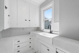 132-134 Trenton Steet, Unit Unit 1 in Pawtucket, RI - Foto de edificio - Building Photo