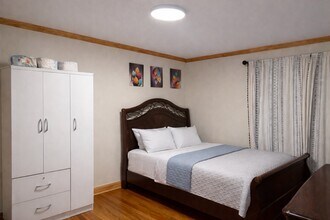 15043 113th Ave, Unit Upper Level in Jamaica, NY - Foto de edificio - Building Photo