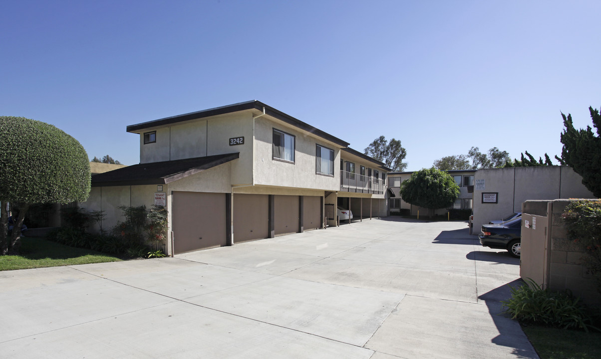 3242 W Orange Ave in Anaheim, CA - Building Photo