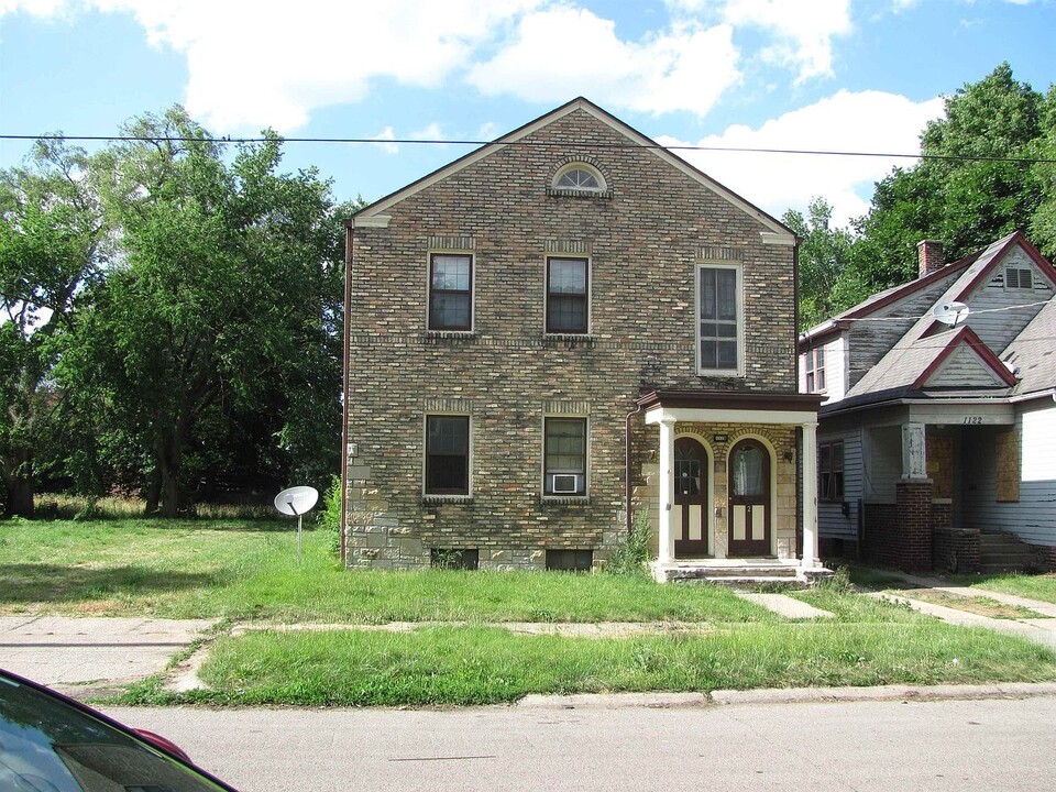 1118 16th Ave, Unit 1 in Rockford, IL - Building Photo