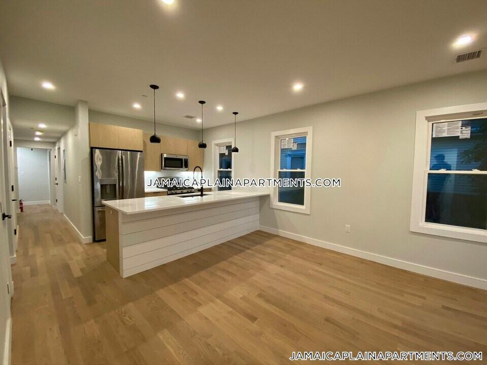 7 Wenham St in Boston, MA - Building Photo