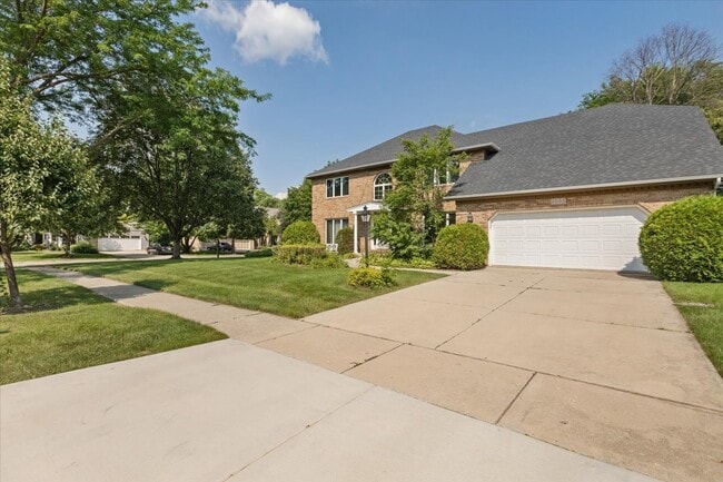 1055 Knollwood Ln in West Chicago, IL - Building Photo - Building Photo