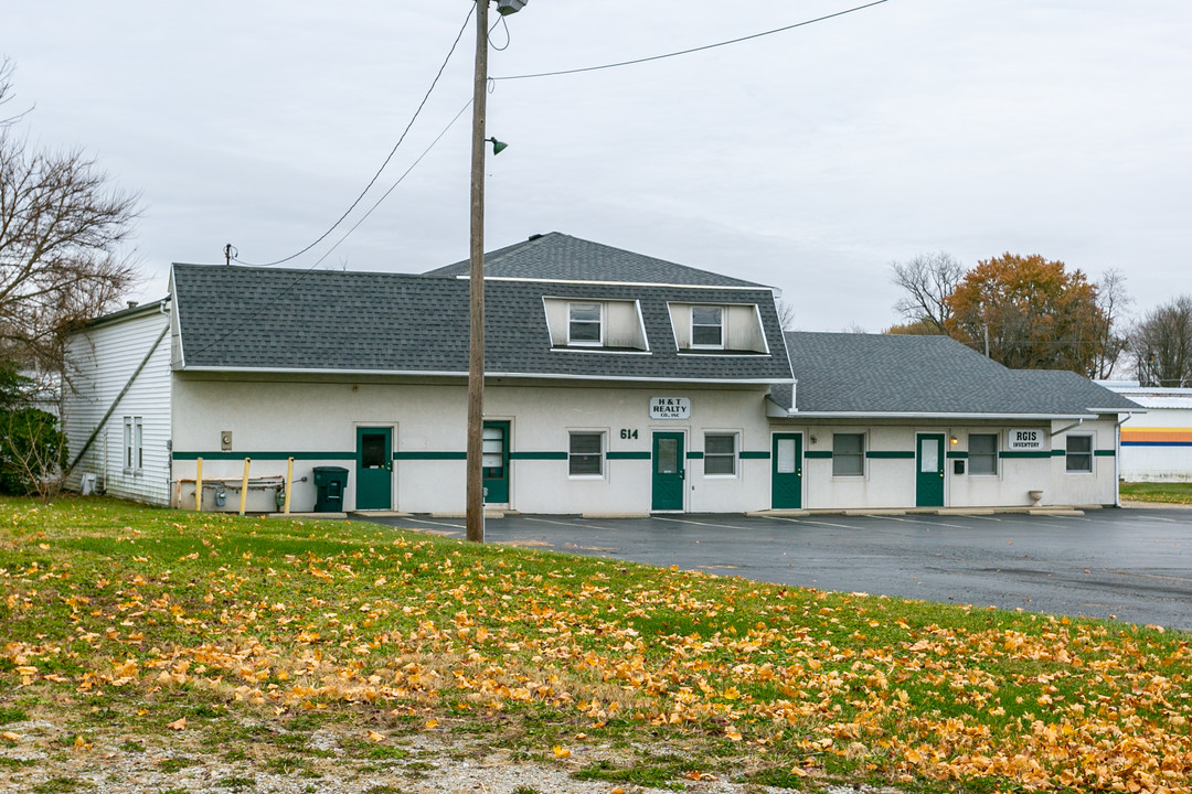 10860 38th Ave in Corona, NY - Building Photo