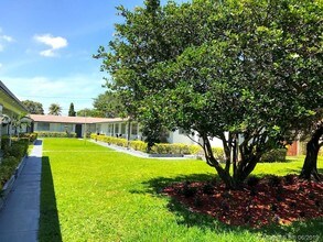 2305 Monroe St-Unit -11 in Hollywood, FL - Building Photo - Building Photo