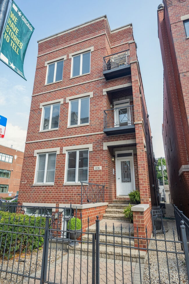 property at 1136 W Fullerton Ave