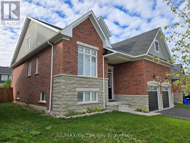 3 Cristiano Ave in Wasaga Beach, ON - Building Photo - Building Photo