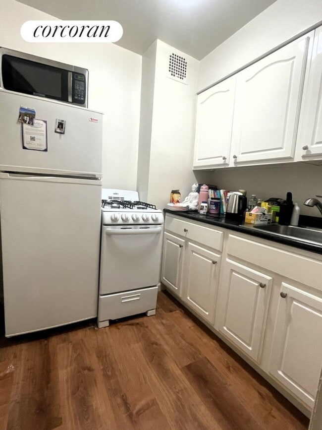 147 E 82nd St in New York, NY - Building Photo - Building Photo