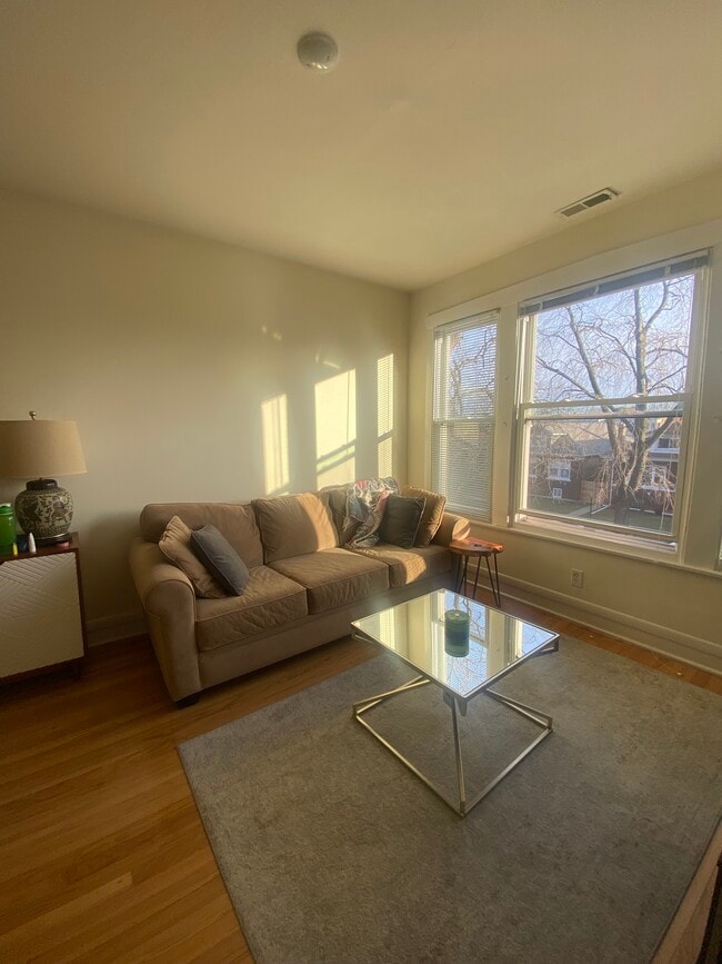 4916 W Cornelia Ave, Unit 2 in Chicago, IL - Building Photo - Building Photo