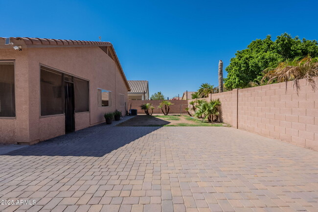 11820 W Cambridge Ave in Avondale, AZ - Foto de edificio - Building Photo