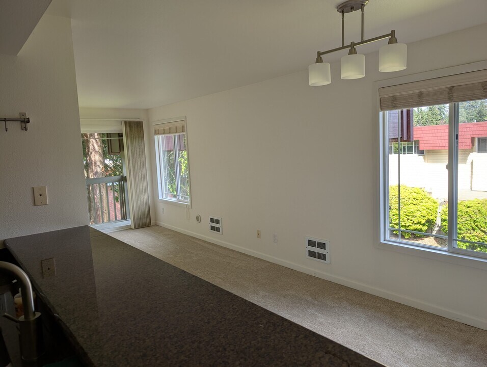 14010 SE 6th St, Unit 23 in Bellevue, WA - Building Photo