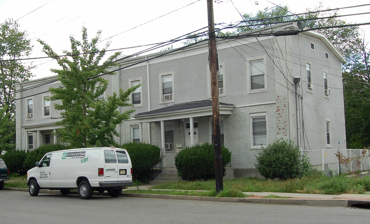 11 Grove St in Tenafly, NJ - Building Photo