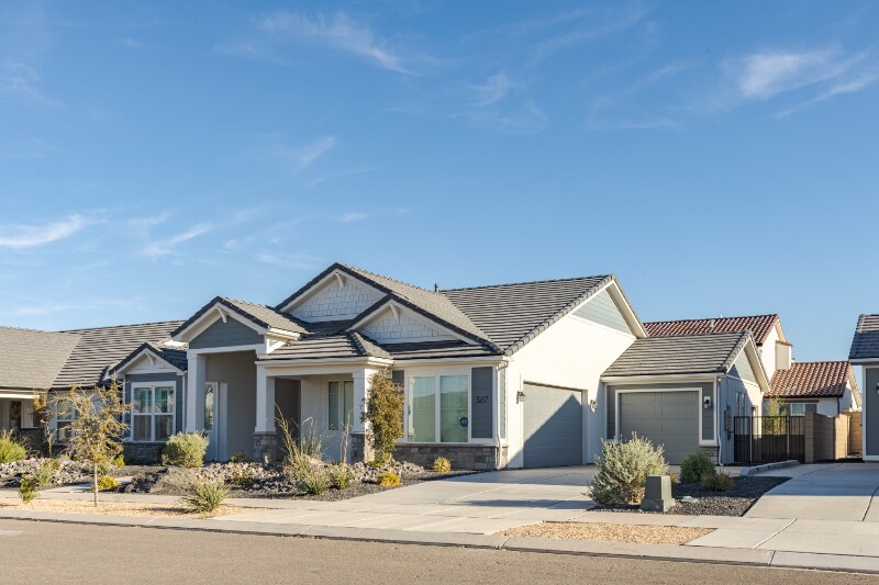 587 W Fire Sky Dr in Saint George, UT - Building Photo