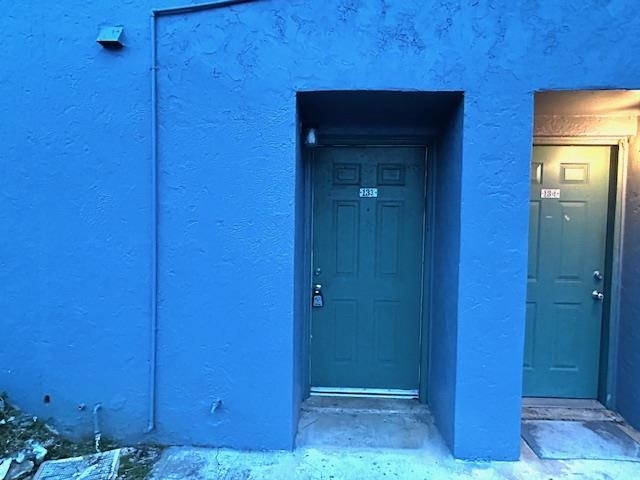 property at 2325 W Pensacola St