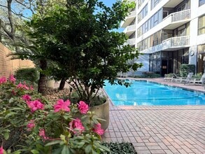 15 Greenway Plz, Unit 26H in Houston, TX - Building Photo - Building Photo