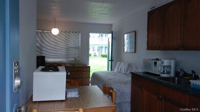 52325 County Rd 48 in Southold, NY - Building Photo - Building Photo