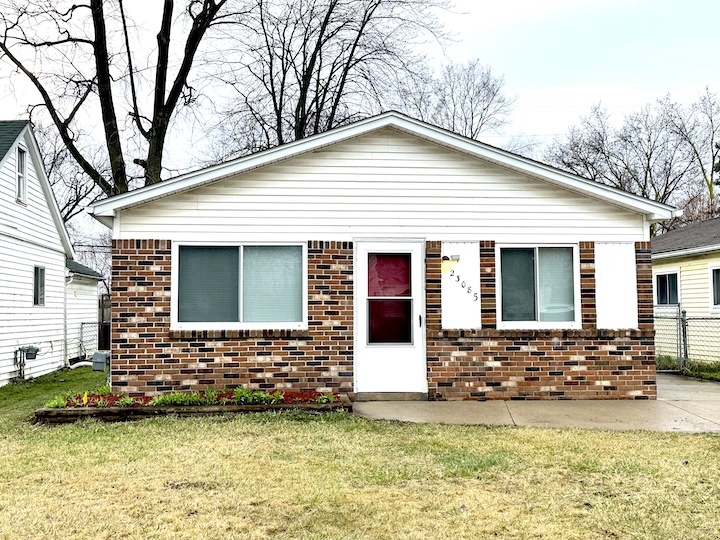 23085 Columbus Ave in Warren, MI - Building Photo