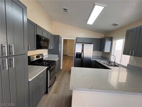 1009 Torington Dr in Las Vegas, NV - Building Photo - Building Photo