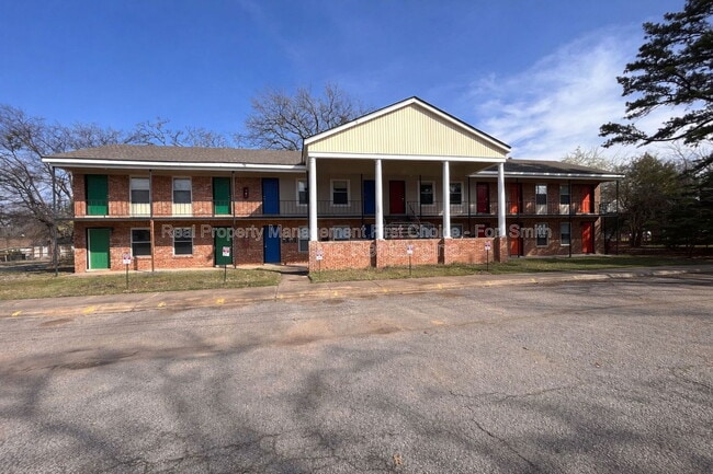 2301 S V St, Unit 2 in Fort Smith, AR - Foto de edificio - Building Photo