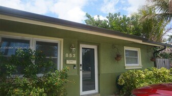 853 NE 37th St in Oakland Park, FL - Building Photo