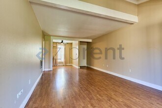1010 W MacArthur Blvd, Unit 47 in Santa Ana, CA - Building Photo - Building Photo