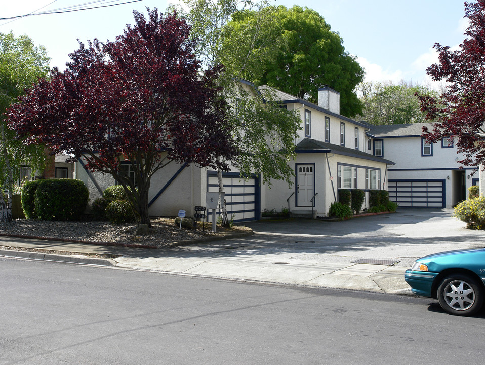 228 Madrone St in Redwood City, CA - Building Photo