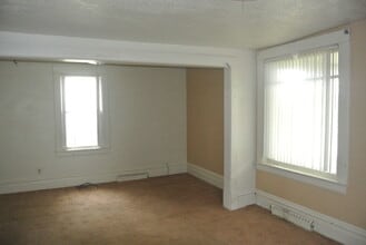 706 Valley St in Minot, ND - Building Photo - Building Photo