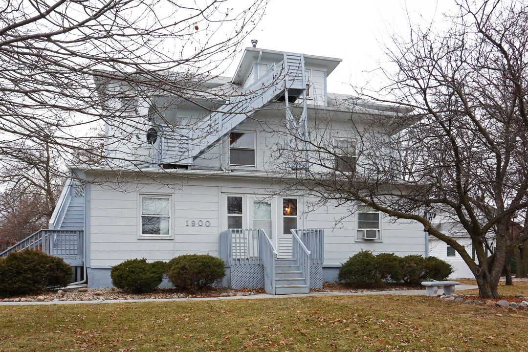 1900 Arlington Ave in Des Moines, IA - Building Photo