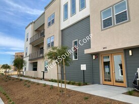 26955 W Prospector Rd in Valencia, CA - Building Photo