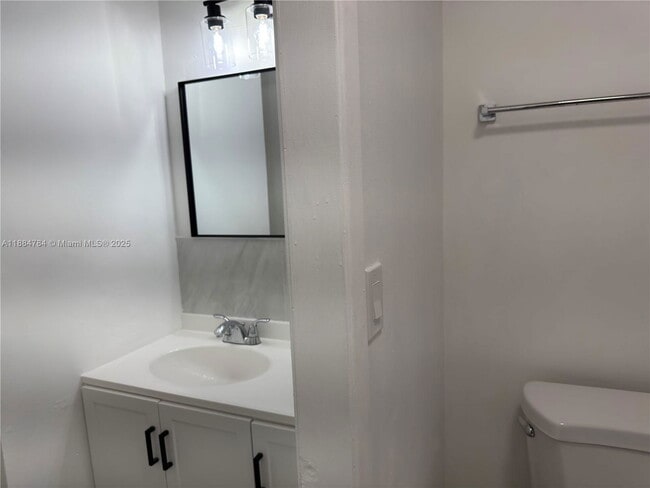 11291 SW 88th St in Miami, FL - Building Photo - Building Photo