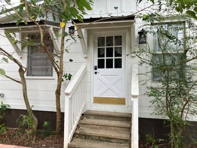 property at 1321 Kings Dr