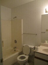 111 W Alhambra Dr in Columbia, MO - Building Photo - Building Photo