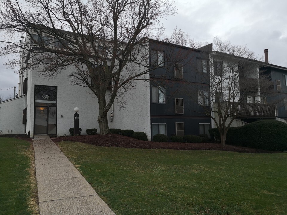808 Stratford Dr, Unit 21 in State College, PA - Building Photo