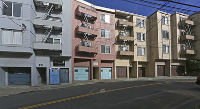 579 Burnett Ave in San Francisco, CA - Building Photo - Building Photo